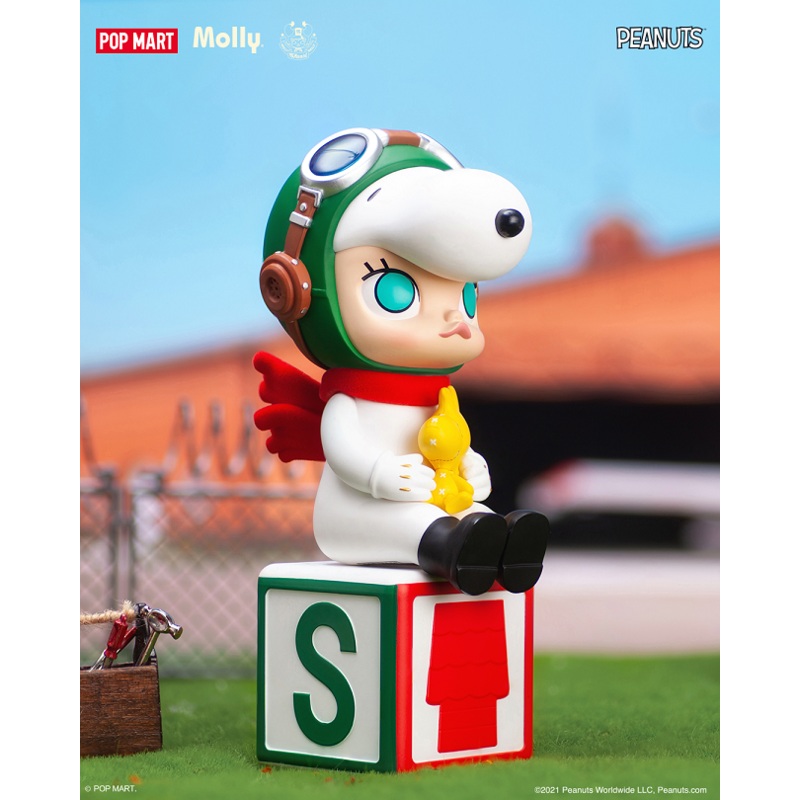 POP MART Molly  Snoopy Figurine
