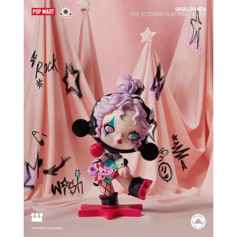 POP MART SKULLPANDA The Stocking Surprise Figure